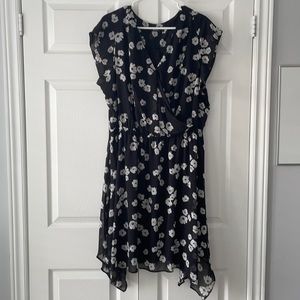 🎀 2/$30 Reitmans: Floral flowy dress